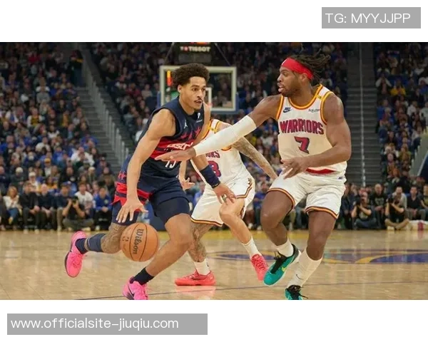 勇士队在主场以139比115战胜奇才队展现强大实力与团队配合 勇士队在主场以139比115战胜奇才队展现强大实力与团队配合